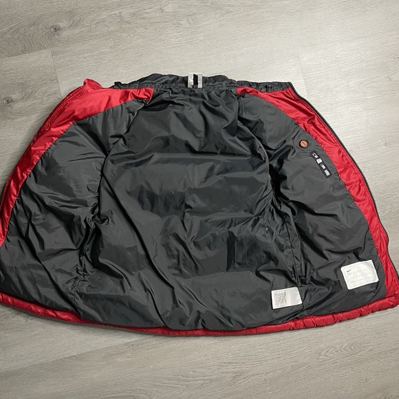 Vintage 00s Nike Puffer Vest Youth XL Fits Mens S Red Black Winter Swoosh Y2K - Picture 8 of 11